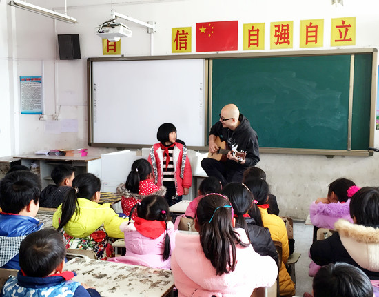 平安做客节目直播支教过程 模仿奶气童声|平安