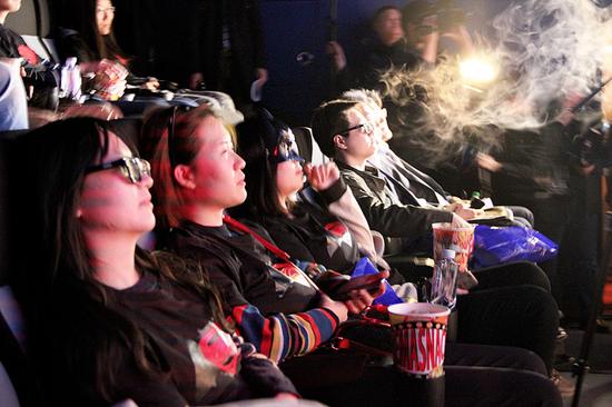 电影宝库 ume影城北京店专题 ></p></a> 正文     150分钟的放映结束后,观众们