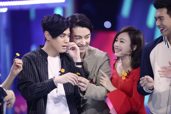 秦岚开启补刀模式 PK薛之谦不相让|秦岚|薛之