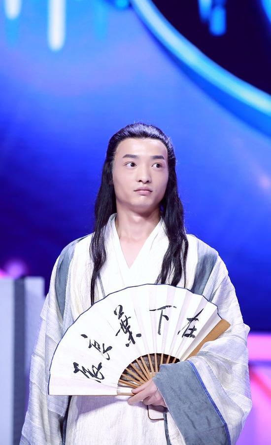 《看声》网红:你只需要记住我叫叶良辰|韩庚|看见你的声音|叶良辰_新浪娱乐_新浪网