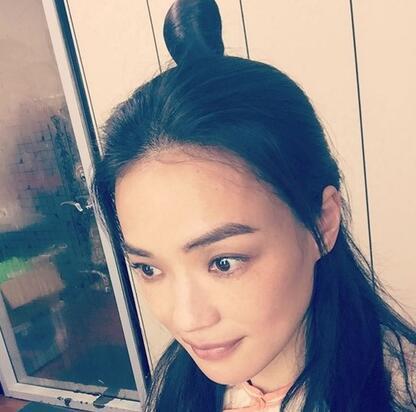 舒淇晒出迷你丸子头