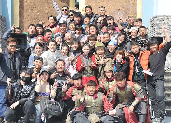 张予曦《奇星记》杀青 打戏受伤手掌淤青|张予曦|郝邵文|吴磊_新浪娱乐_新浪网