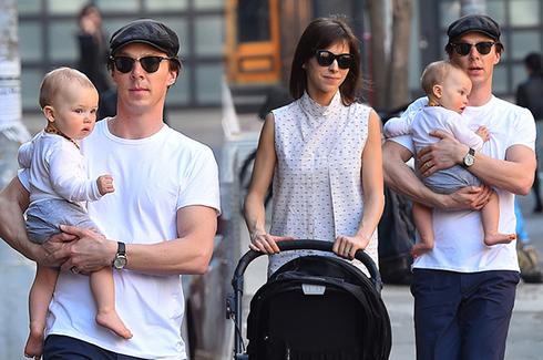 卷福温柔抱萌娃超有爱