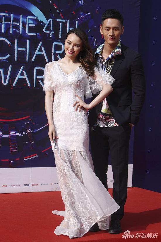 顾又铭亮相盛典红毯