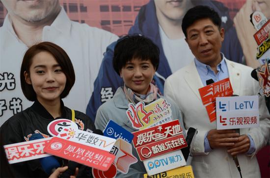 韩童生、陶慧敏、张佳宁接受采访