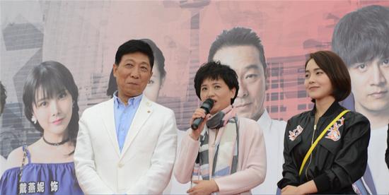 剧中一家三口韩童生、陶慧敏、张佳宁