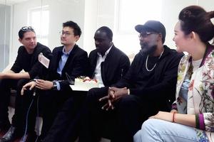 Akon谈《我是歌手》心路历程 Suby担翻译