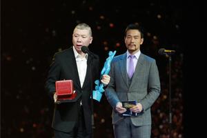 冯小刚拿奖直呼占便宜：希望更多导演演戏