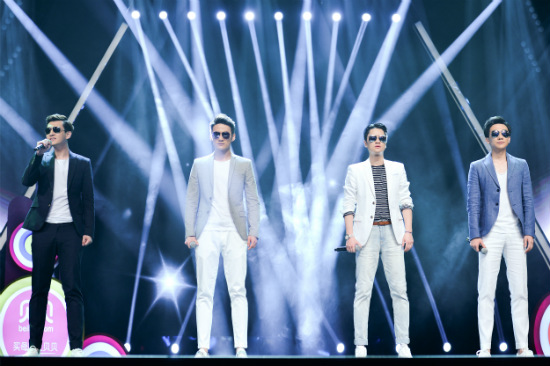 《欢乐颂》上海开播盛典张陆献唱