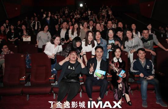 阮经天、杜鹃与网友现场合影