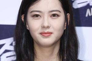 韩星高雅拉骑术练习被马咬 处理后无大碍