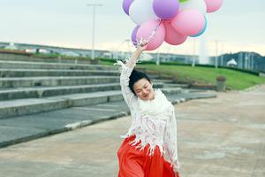 苏运莹曝《香香的幻想》MV 展天真少女心