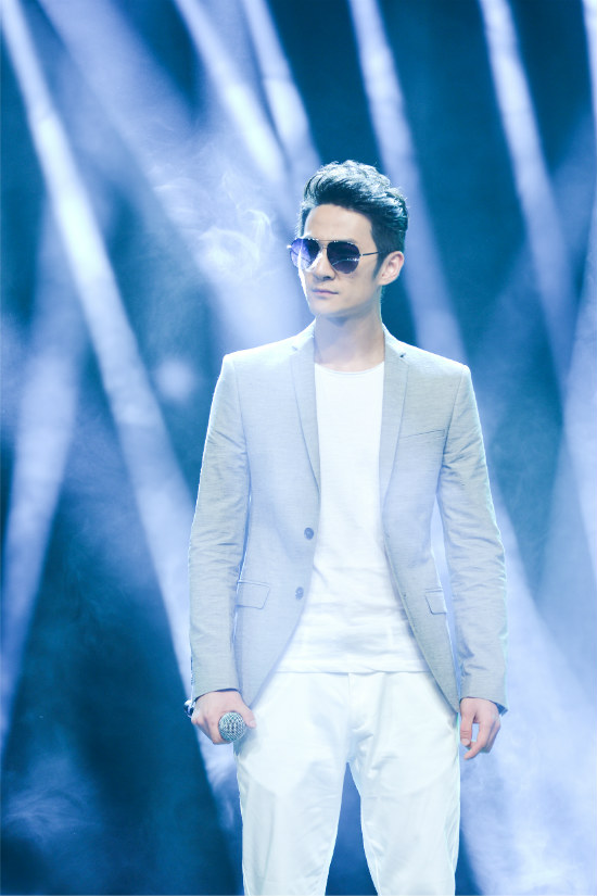 张陆墨镜酷炫登场