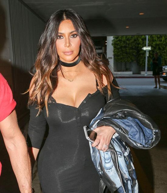 金卡戴珊谈性史:最疯狂的做爱地点是戏院|真人秀|金卡戴珊|性史_新浪娱乐_新浪网