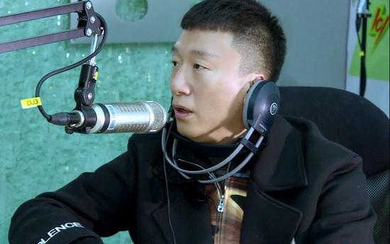 《极限2》开播 孙红雷暖心送张艺兴军大衣|极限