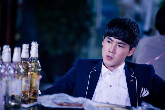 张睿借酒消愁