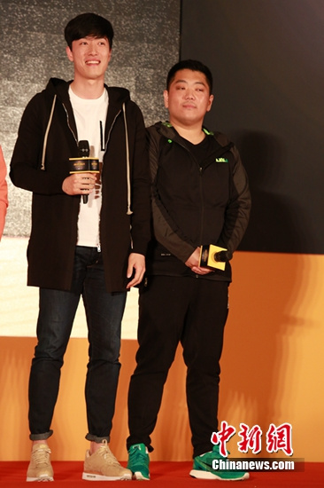 刘翔（左）