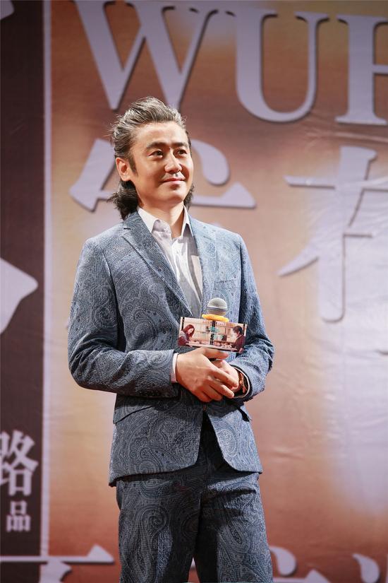 吴秀波:发朋友圈,是因为我们看不到自己