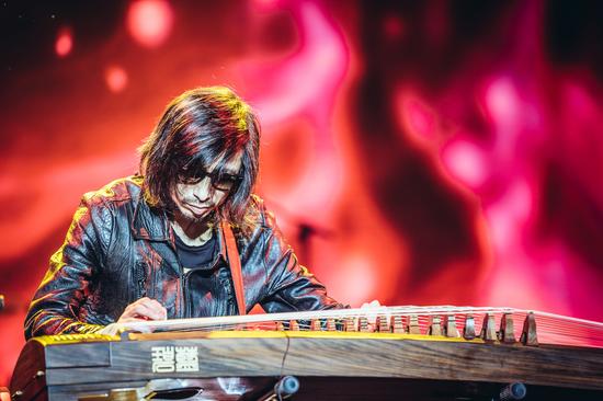 谢天笑携工作室签约摩登天空 拥有自主权|谢天