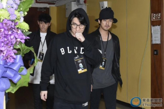 柯震东、房祖名、陈柏霖结伴看演唱会