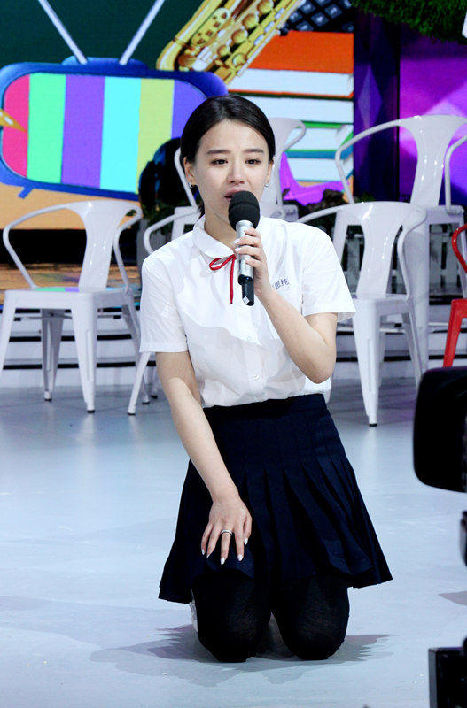 《快乐大本营》马思纯跪地落泪演技大爆发|马