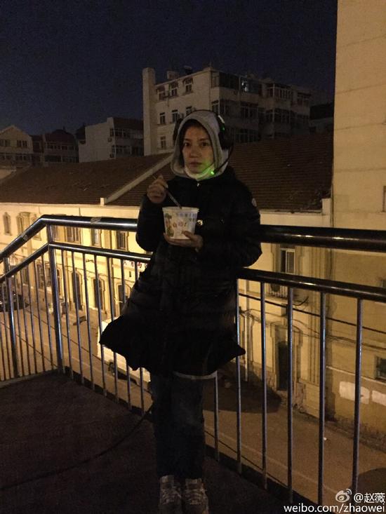 赵薇吃宵夜