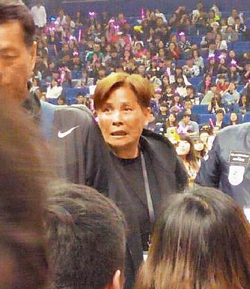 罗志祥妈妈到现场支持