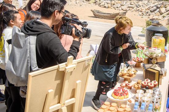 马丽与粉丝互动