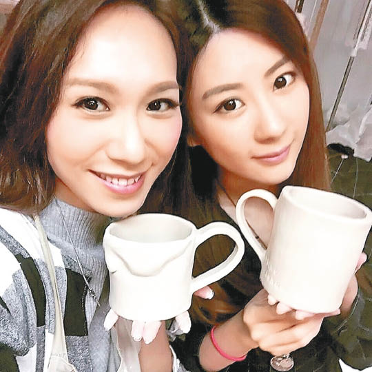 蕊蕊自制陶杯送给“他”，还隔空送飞吻