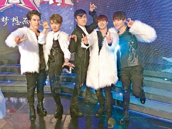 古巨基《星动亚洲》当导师变身“饿狼”