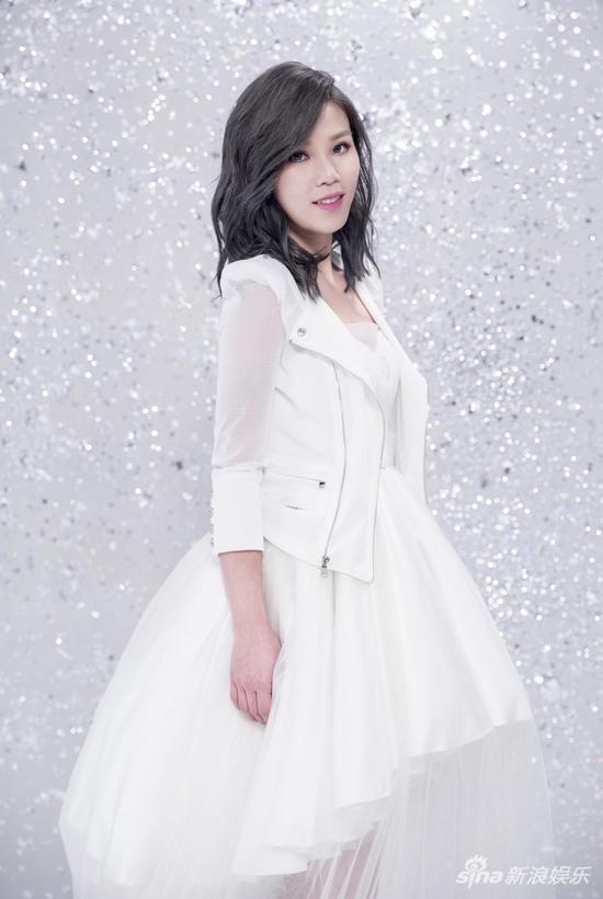 李佳薇当MV女主 置身雪景幻想为Elsa公主|李佳薇|MV|音乐_新浪娱乐_新浪网