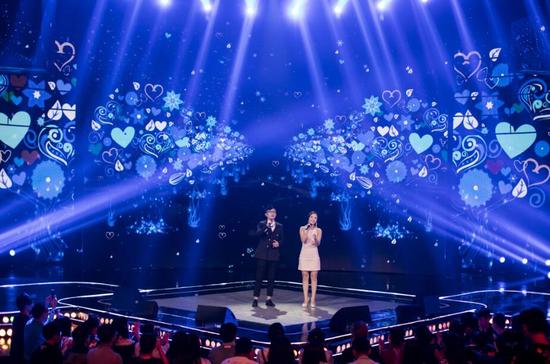 石头和云朵首次现场演绎《雨花石》