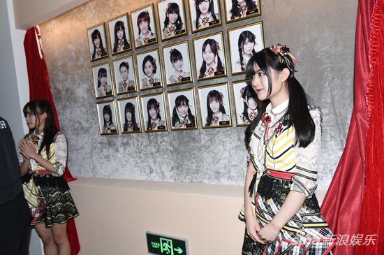 照片墙揭幕仪式