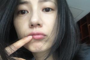 高圆圆深夜晒美照：年纪大了拍戏就剩怂了