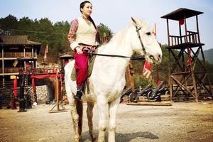 《我的绝地反击》董维嘉演绎双枪女悍匪