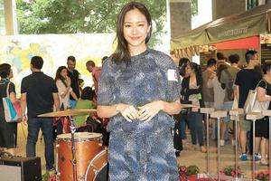 林嘉欣参观美术馆获清场 安静欣赏作品