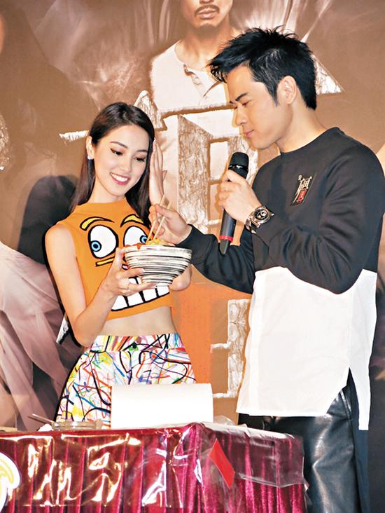 看郑嘉颖与女演员拍亲热戏 陈凯琳不舒服|郑嘉