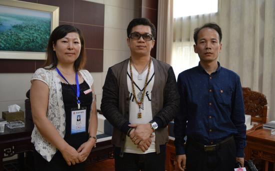 流浪歌手陈星跨界出演《怪招·小钢炮》