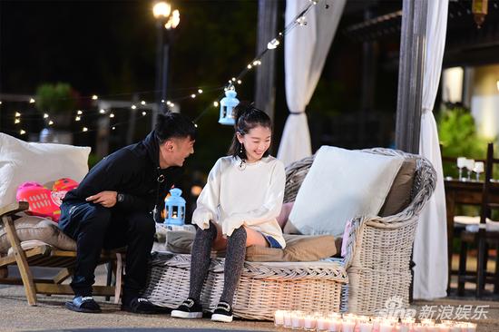 《相爱2》宇宙CP开诚布公 周冬雨长腿抢镜|周