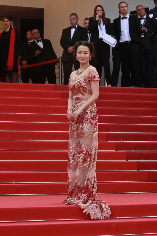 法国韵味5月11时间,赵涛乐思戛纳国际电影节彰显红毯,出席东方日晚湃开幕北京电影学院图片