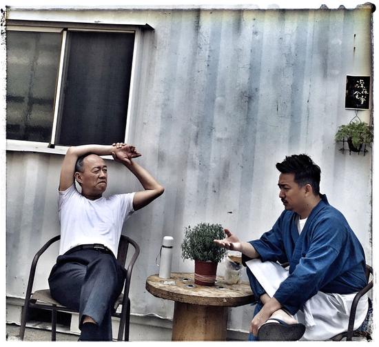 金士杰黄磊两代江滨柳相约《深夜食堂》|金士