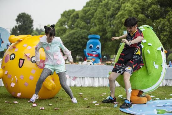 黄灿灿《人偶总动员》张嘴大笑 变女汉子|黄灿灿|人偶总动员|女汉子_新浪娱乐_新浪网