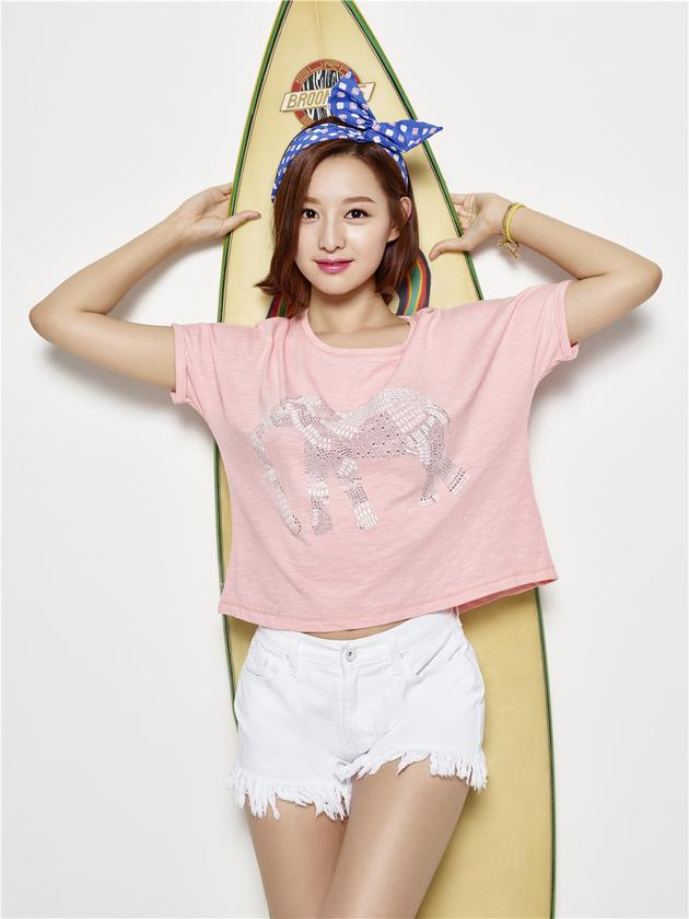 金智媛活泼俏皮