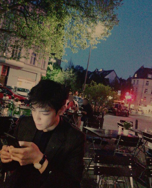 Bigbang成员TOP自曝吸烟照 粉丝劝快戒掉|big