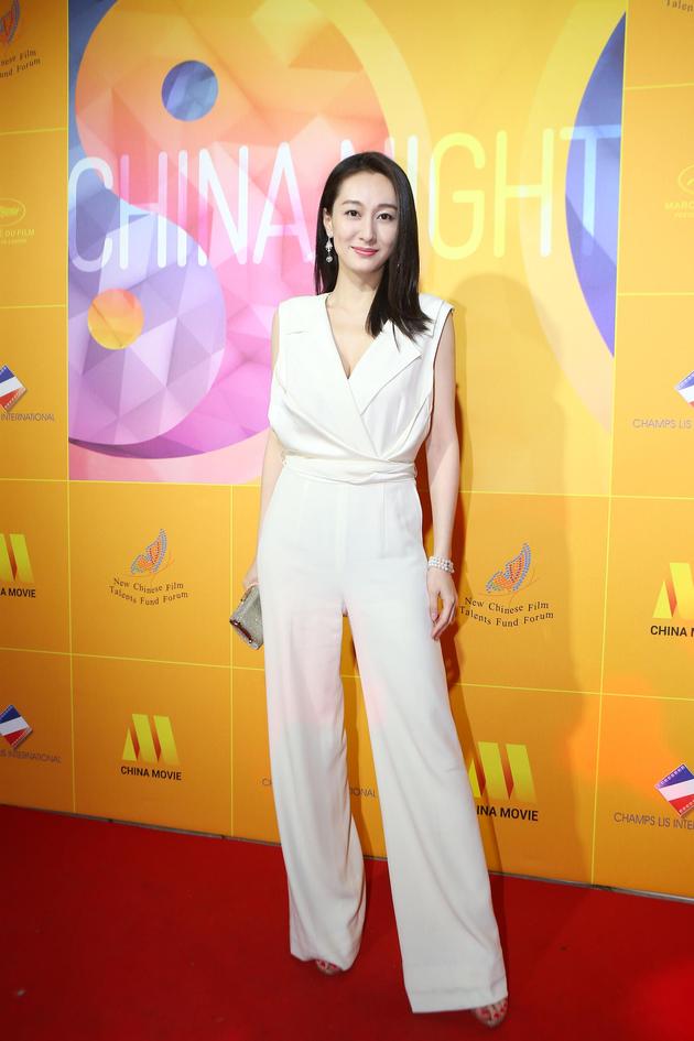 董维嘉深v裤装性感大气 亮相戛纳中国之夜