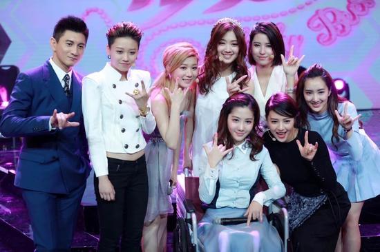 吴奇隆队全体合影