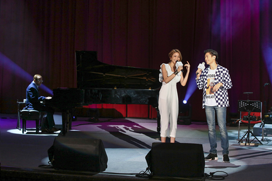 凯文柯恩、韦礼安、袁咏琳合唱安可曲