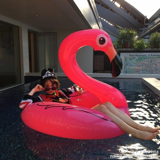 王子文露细白大长腿