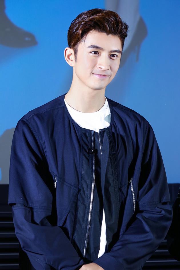 李溪芮摸胸张云龙 杨幂撞衫获赞有范|李溪芮|张