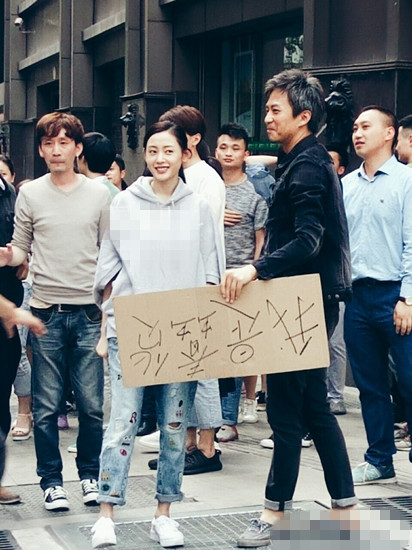 张天爱模仿重庆话萌炸 全世界都在偶遇她|张天